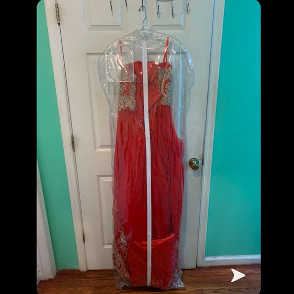 💐Beautiful red ball gown - Picture 5 of 5